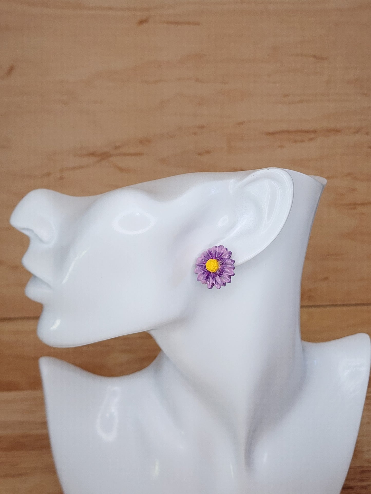 Purple flower stud
