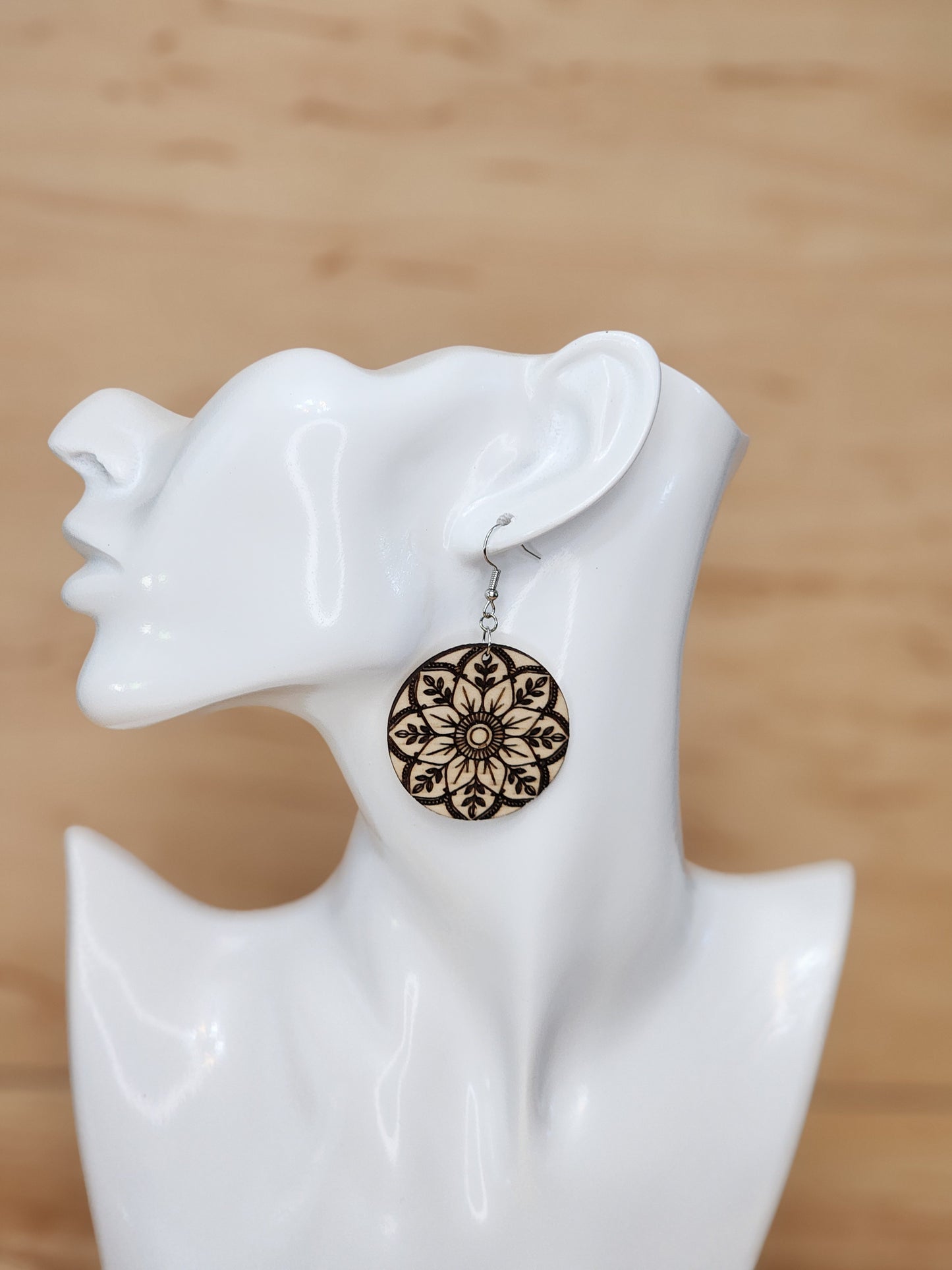 Light wood flower medallion