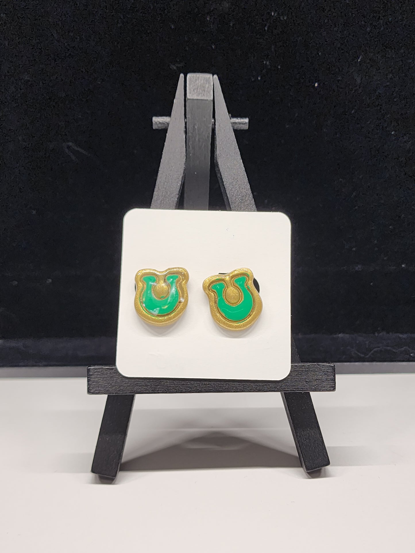 Gold horseshoe stud