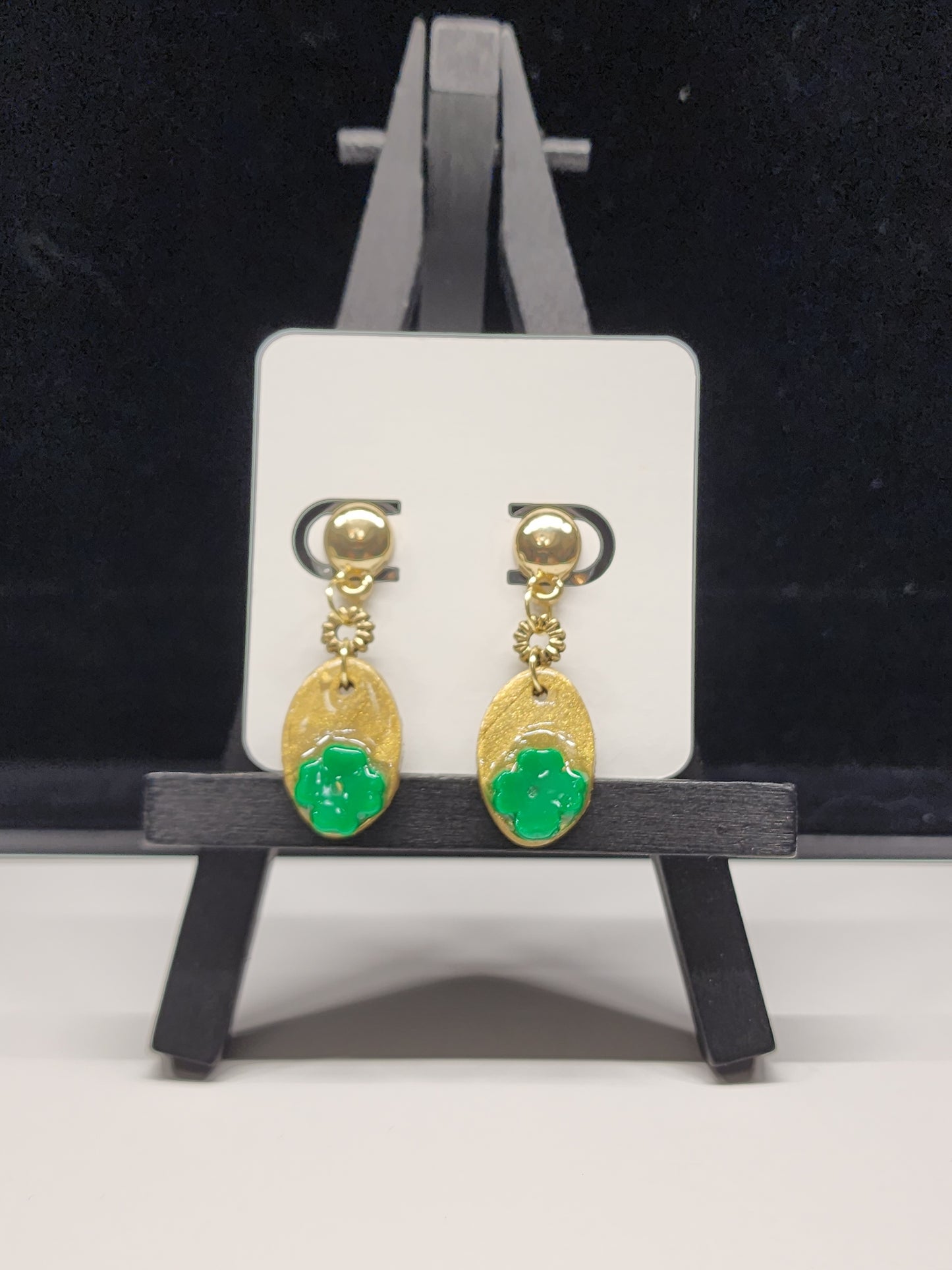 Small oval Shamrock with ring